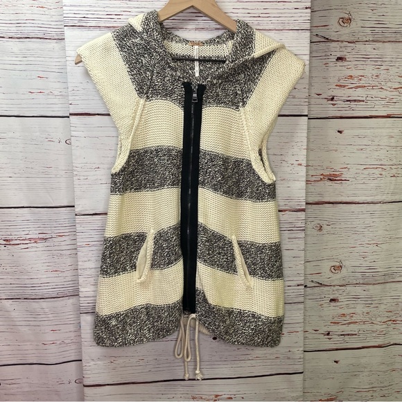 Free People Women's Regatta Sweater Hoodie with Cap Sleeves and Zipper - size XS - Picture 5 of 8